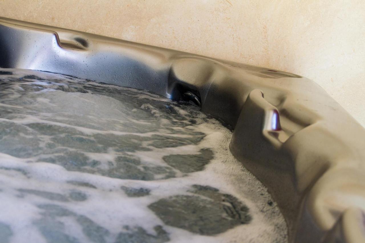 Le Puy Carmin - Chambre D'Hotes Avec Jacuzzi Bazoges-en-Paillers Eksteriør billede
